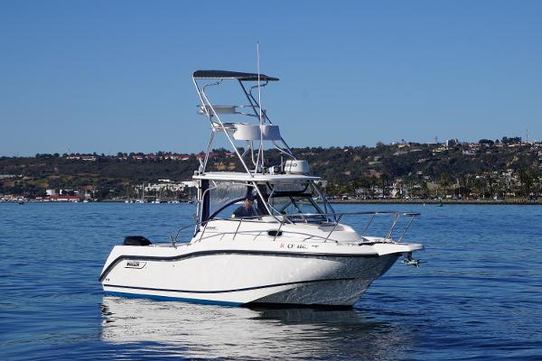 Boston Whaler 255 Conquest