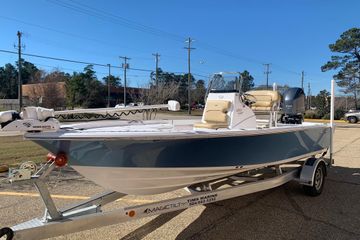 2021 Sportsman Masters 207 Bay Boat