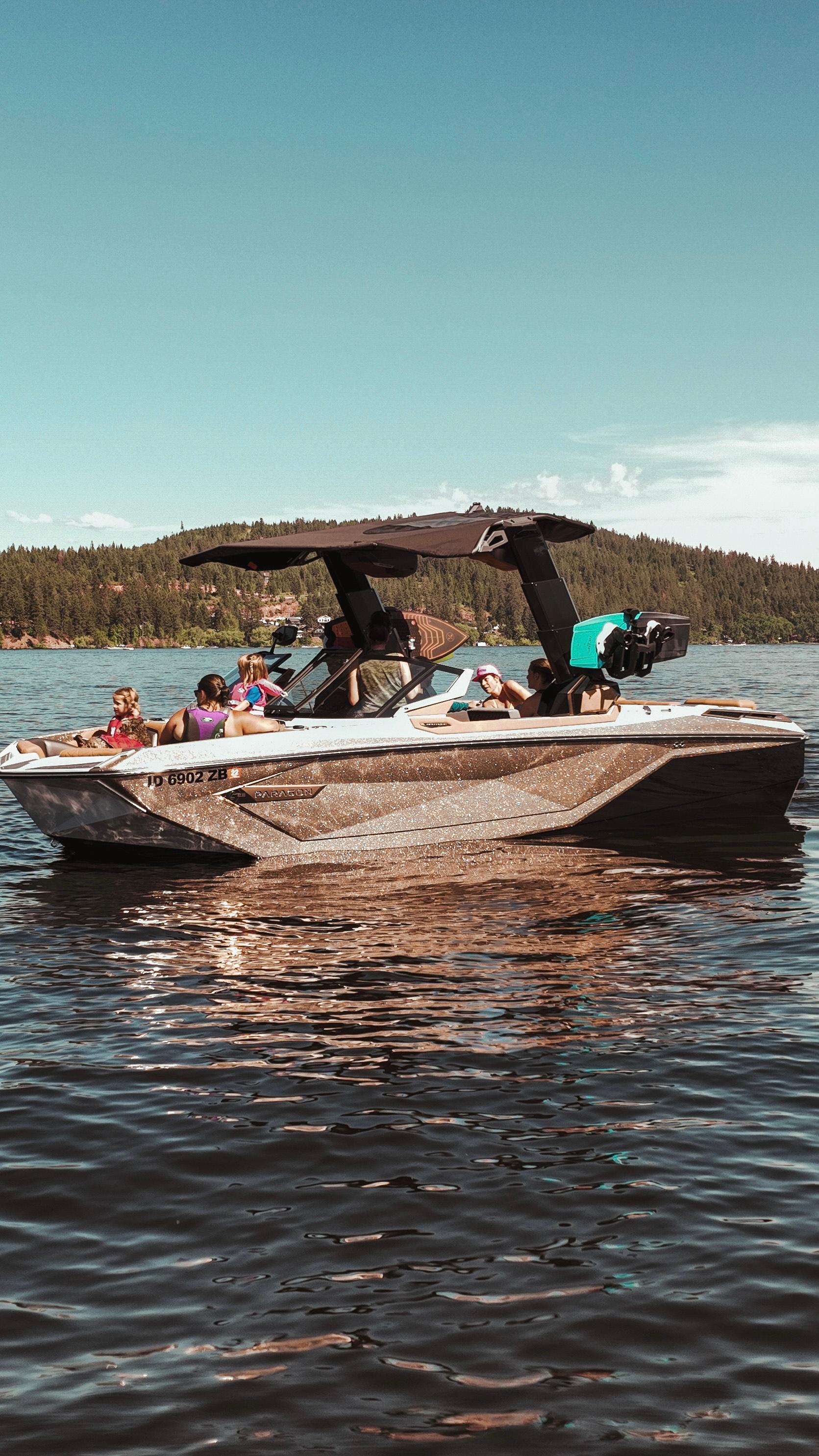 Nautique Super Air Nautique G23 Paragon 2022 Nautique Super Air Nautique G23 Paragon on a lake with passengers enjoying the sun.