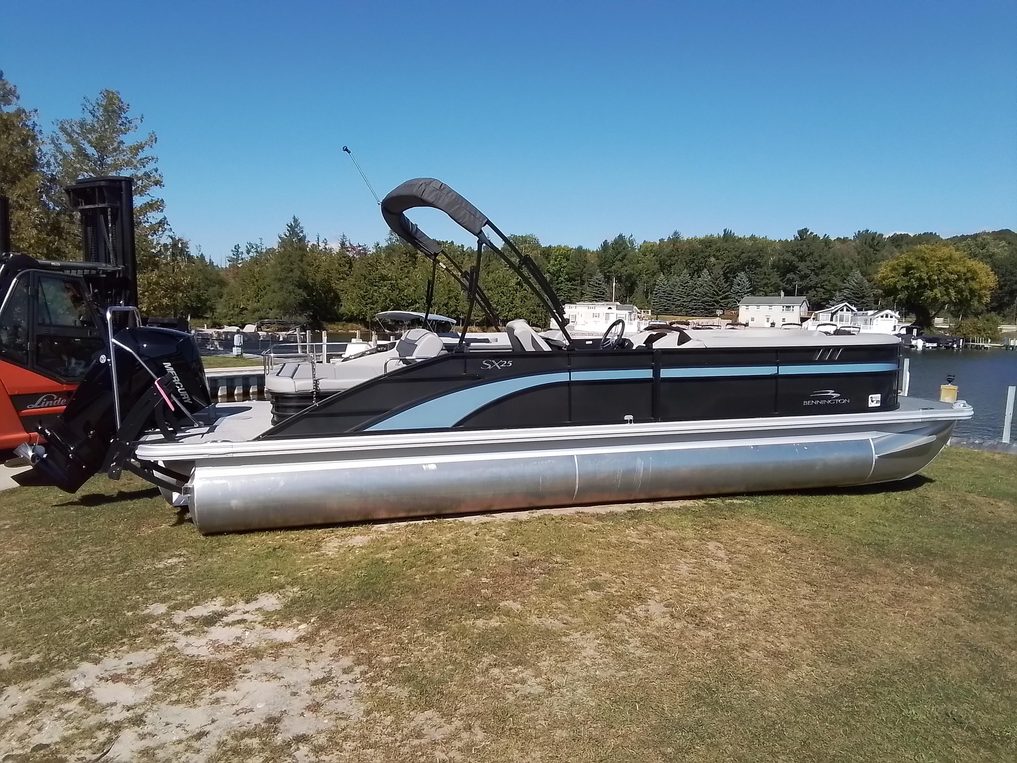 2023 Bennington Marine LLC 25SXSBSP