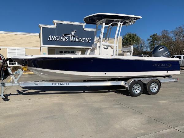 Robalo 226 Cayman 2024 Robalo 226 Cayman boat on trailer at Anglers Marine NC.