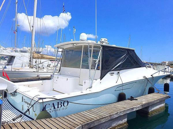 2011 Cabo Express 40