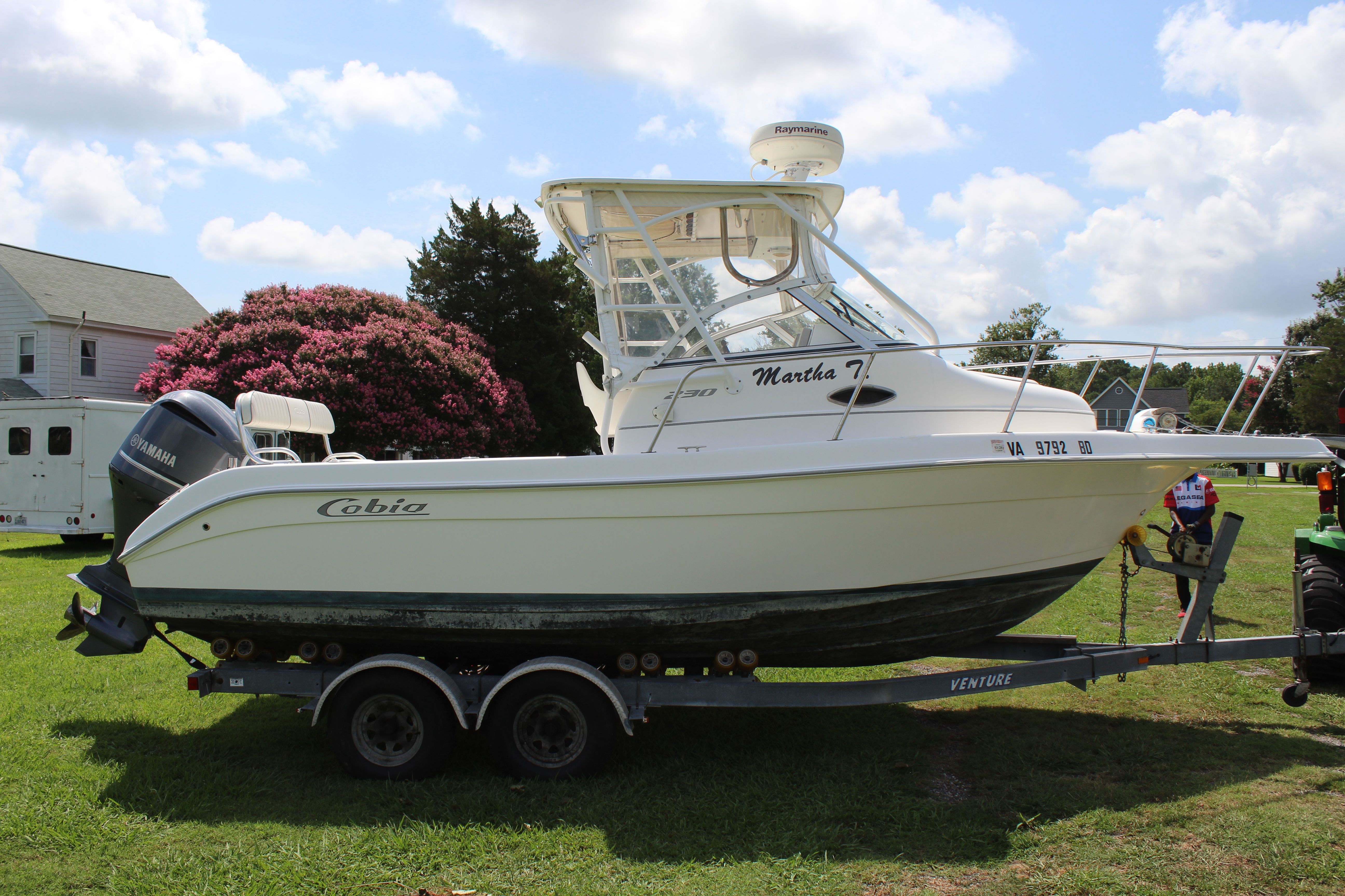 2005 Cobia 230 WA