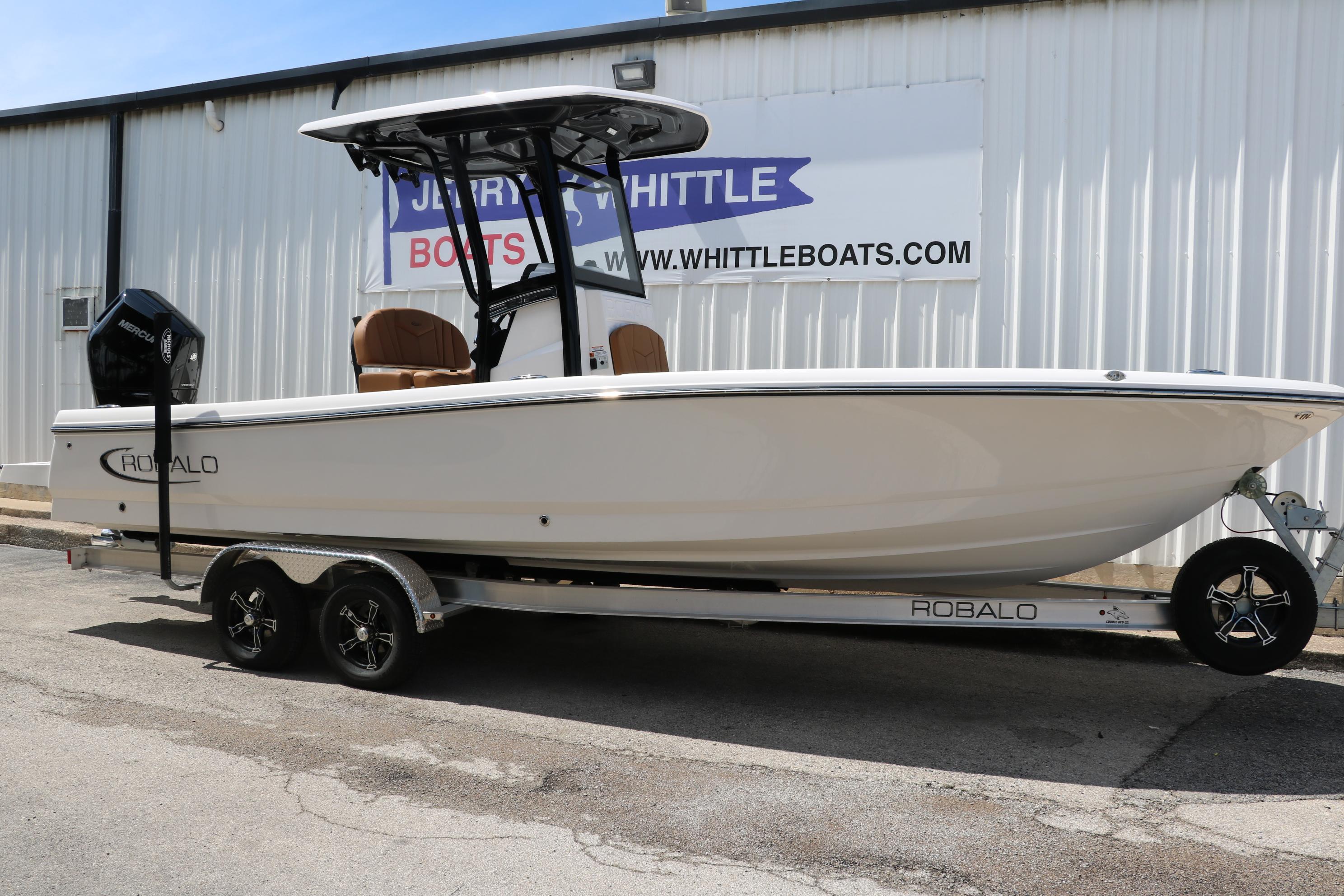 2025 Robalo 246 Cayman