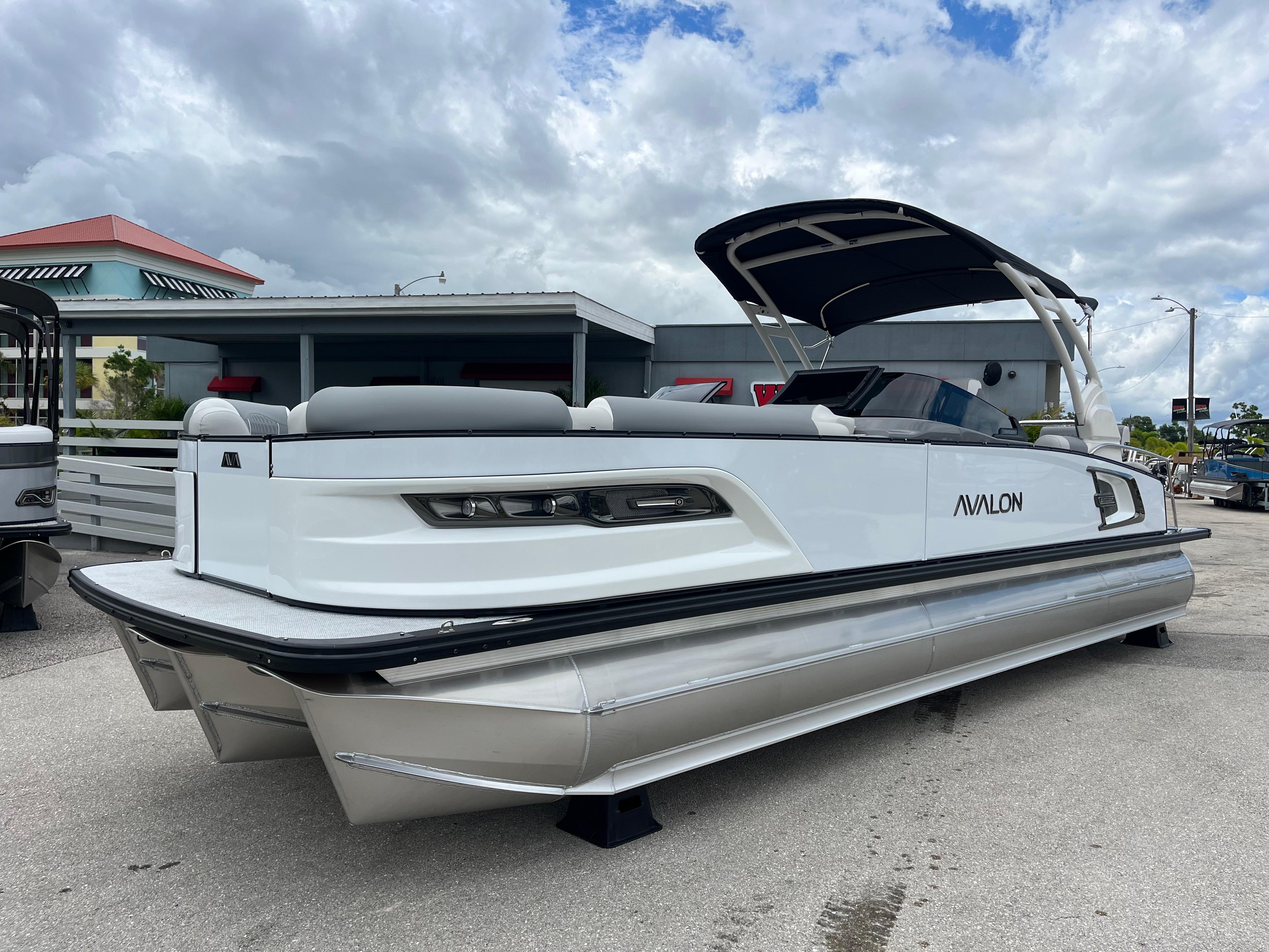 2026 Avalon 2785 Excalibur LTD Windshield Quad Lounger, Tri toon, Mercury 400hp V-10