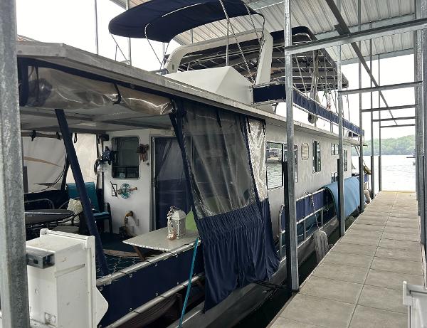 1988 Waterhouse houseboat with catwalks