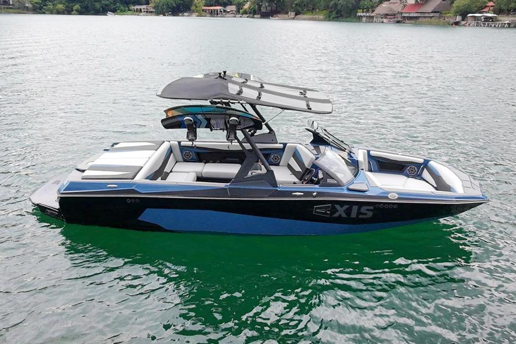 Axis A225 2023 Axis A225 boat on a lake, featuring sleek design and modern amenities.