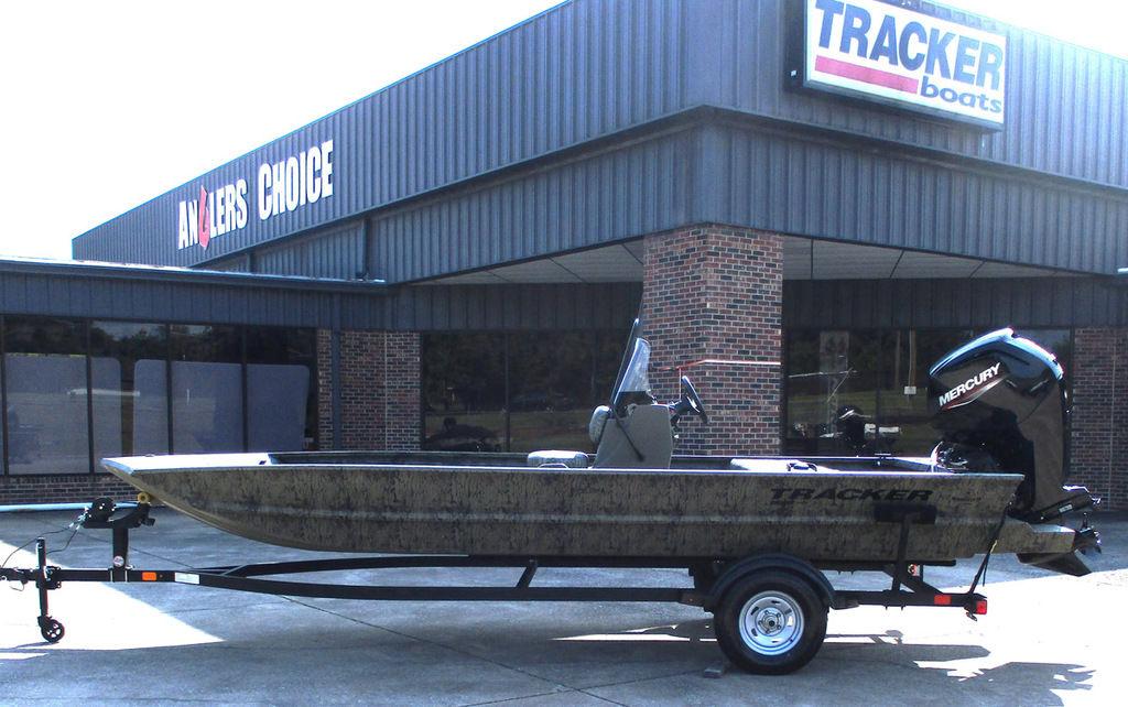 Tracker Grizzly 1860 CC 2026 Tracker GRIZZLY® 1860 CC boat outside Anglers Choice store.