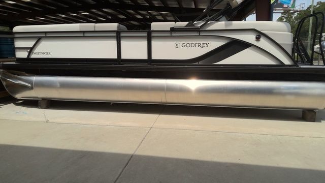 Godfrey Marine Sweetwater 2286 SB 27" Impact Center Tube Package