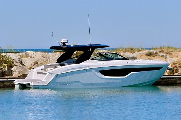 2025 Cruisers Yachts 38 GLS I/O