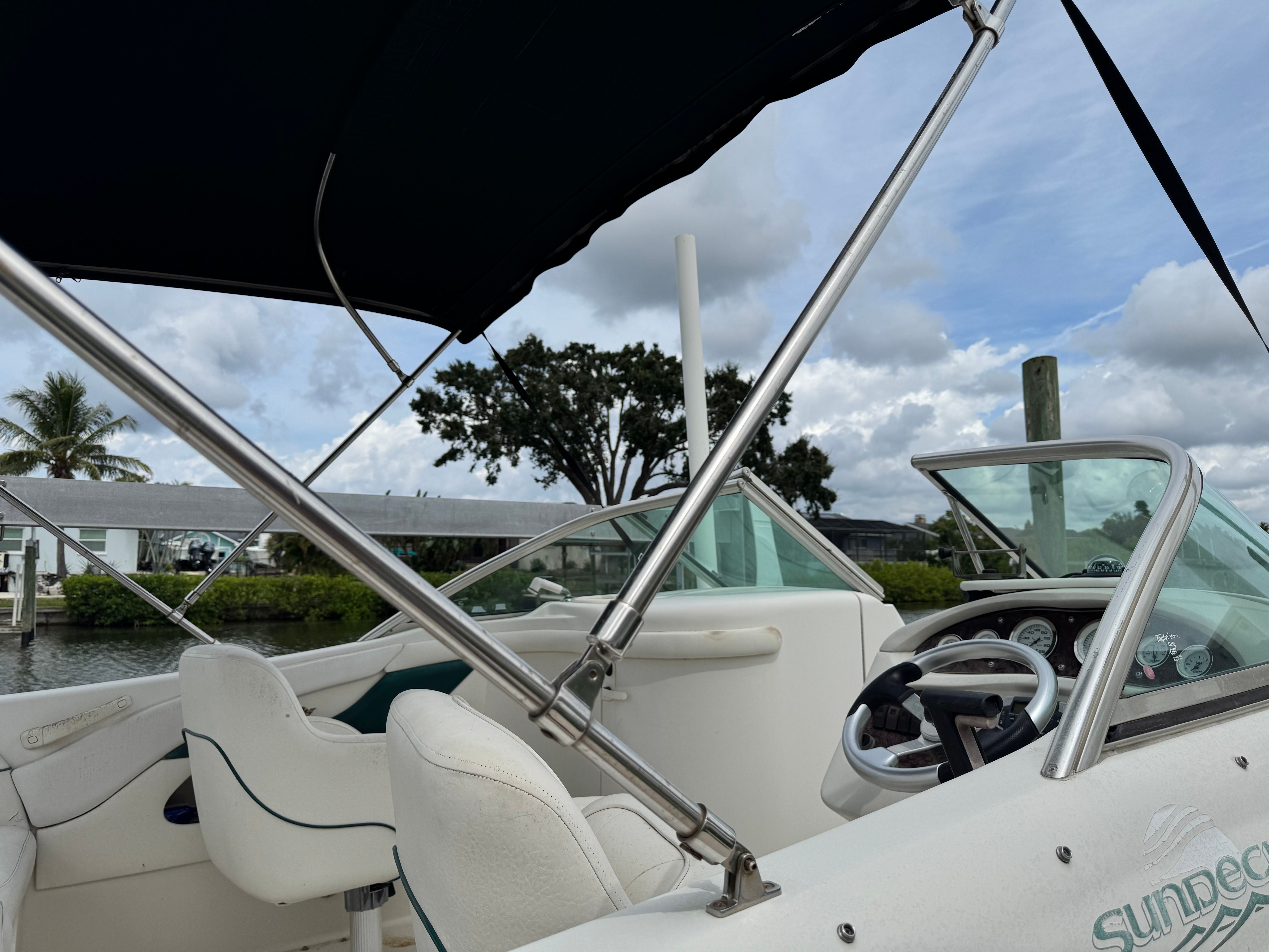 2001 Sea Ray 210 Sundeck