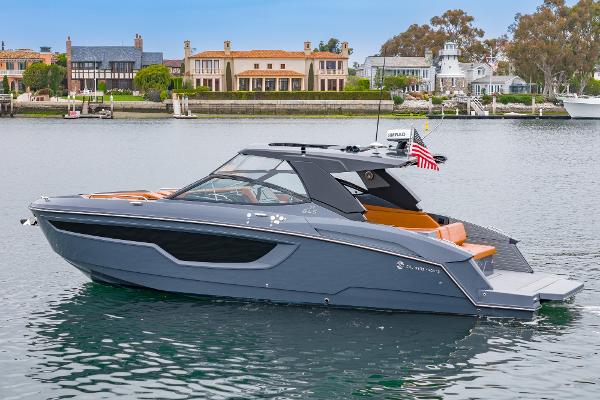 2022 Cruisers Yachts 38 GLS