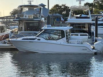 2025 Boston Whaler 325 Conquest