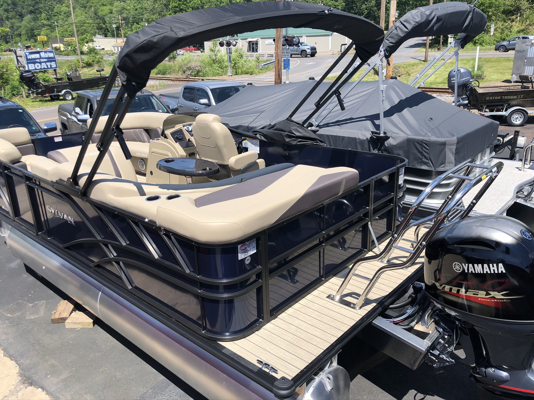 2026 Sylvan 8520 Cruise