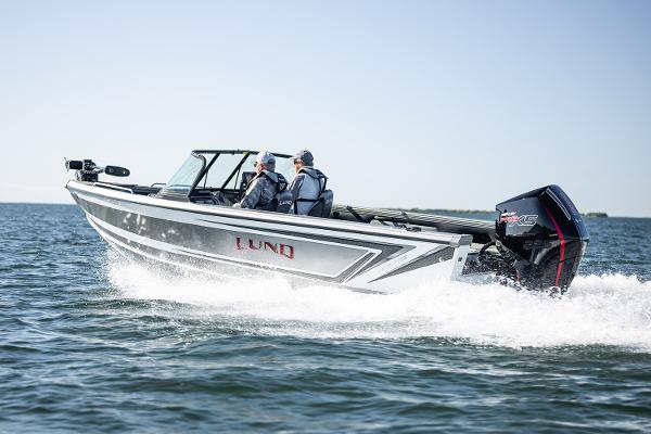 Lund 1975 Tyee Manufacturer Provided Image: 2025 Lund 1975 Tyee boat cruising on open water, featuring sleek design and powerful engine.