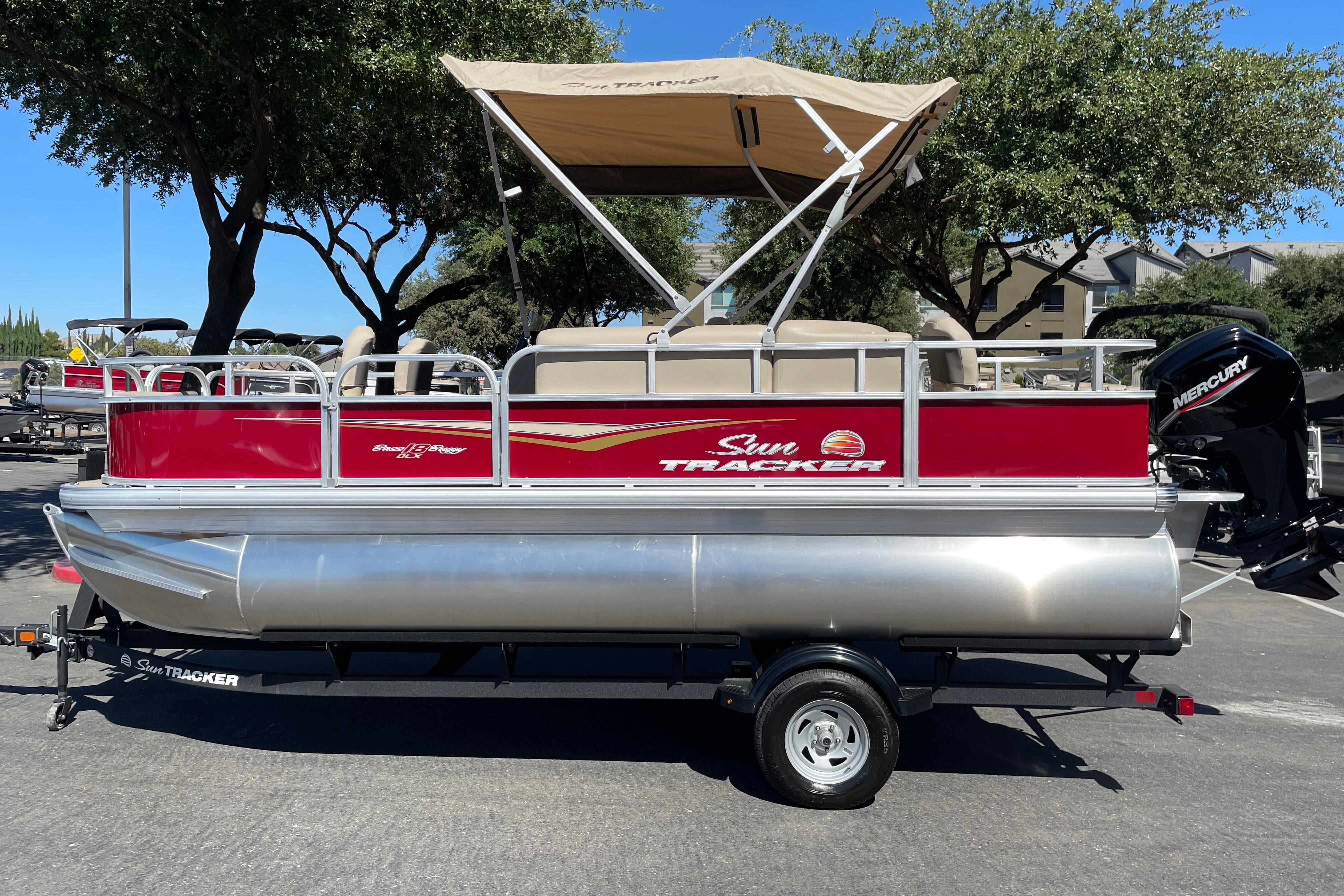 2025 Sun Tracker Bass Buggy 18 DLX