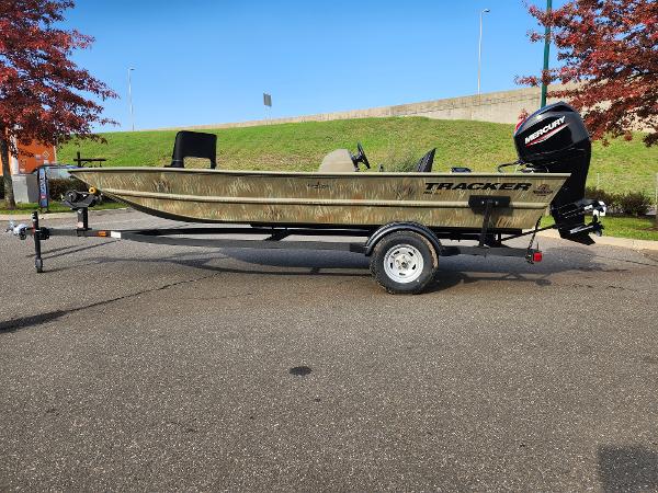 Tracker Grizzly 1754 SC 2024 Tracker Grizzly 1754 SC boat on a trailer with a Mercury outboard motor.