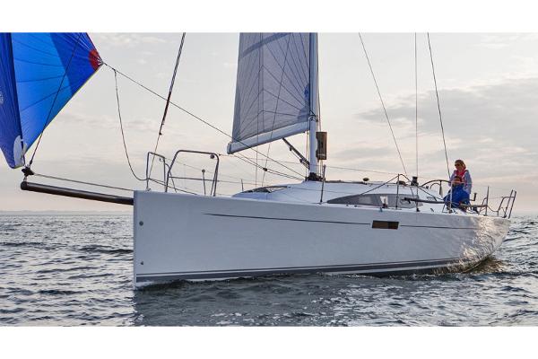J Boats J/112E Manufacturer Provided Image