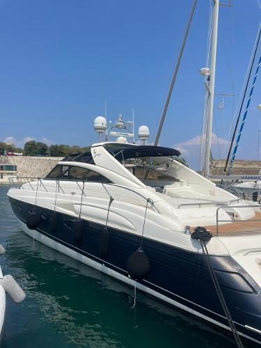 2004 Princess V65
