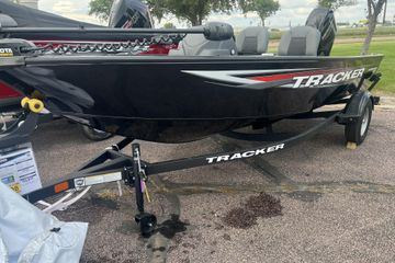 2026 Tracker Super Guide V-16 SC