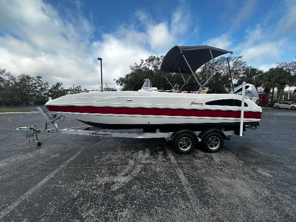 2021 Hurricane SunDeck Sport CC 231 OB