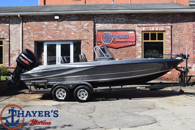 2017 Triton 216 Allure