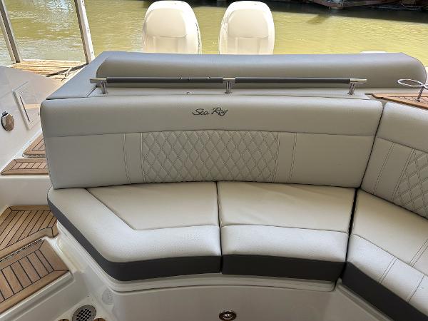 2023 Sea Ray SLX 310 Outboard