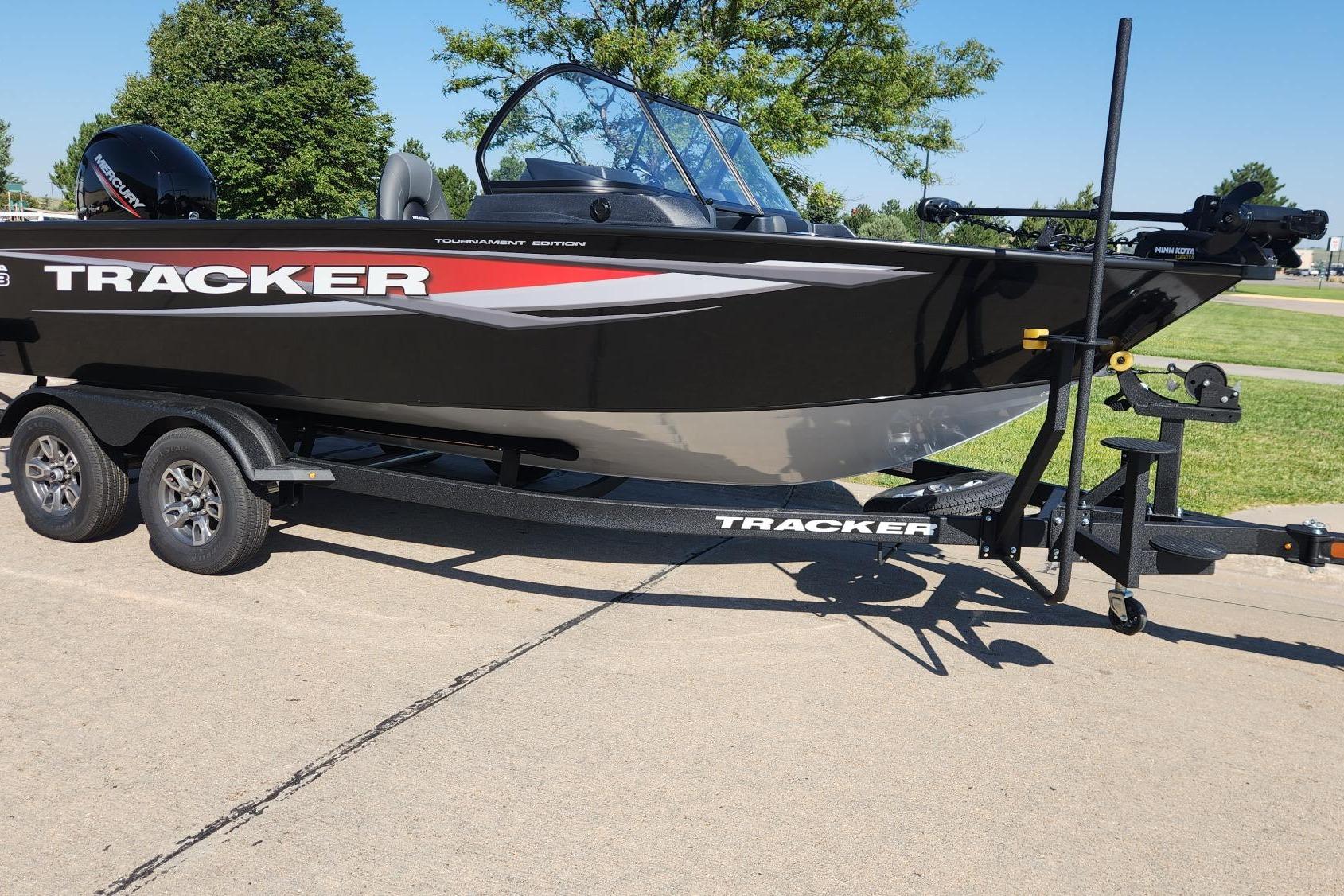Tracker Targa V-18 Combo 2026 Tracker Targa V-18 Combo boat on trailer, parked outdoors.