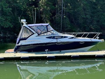 2011 Regal 3060 Express Cruiser