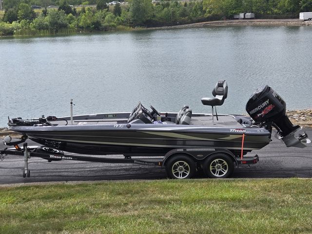 2014 Triton 19XS