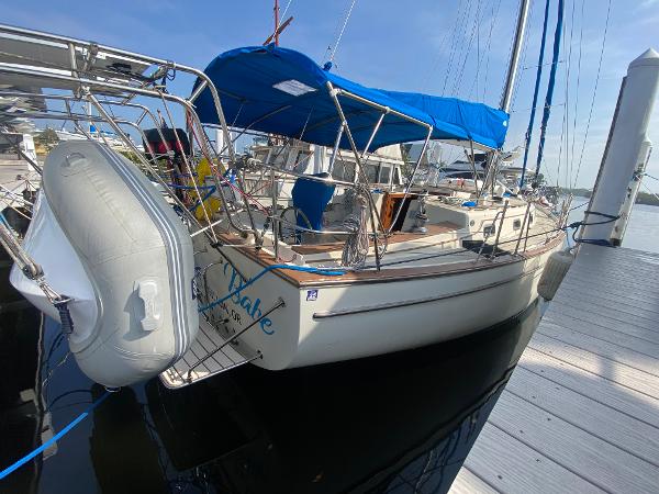 Island Packet 38