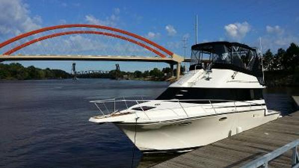 1991 Luhrs 3400 Motot Yacht