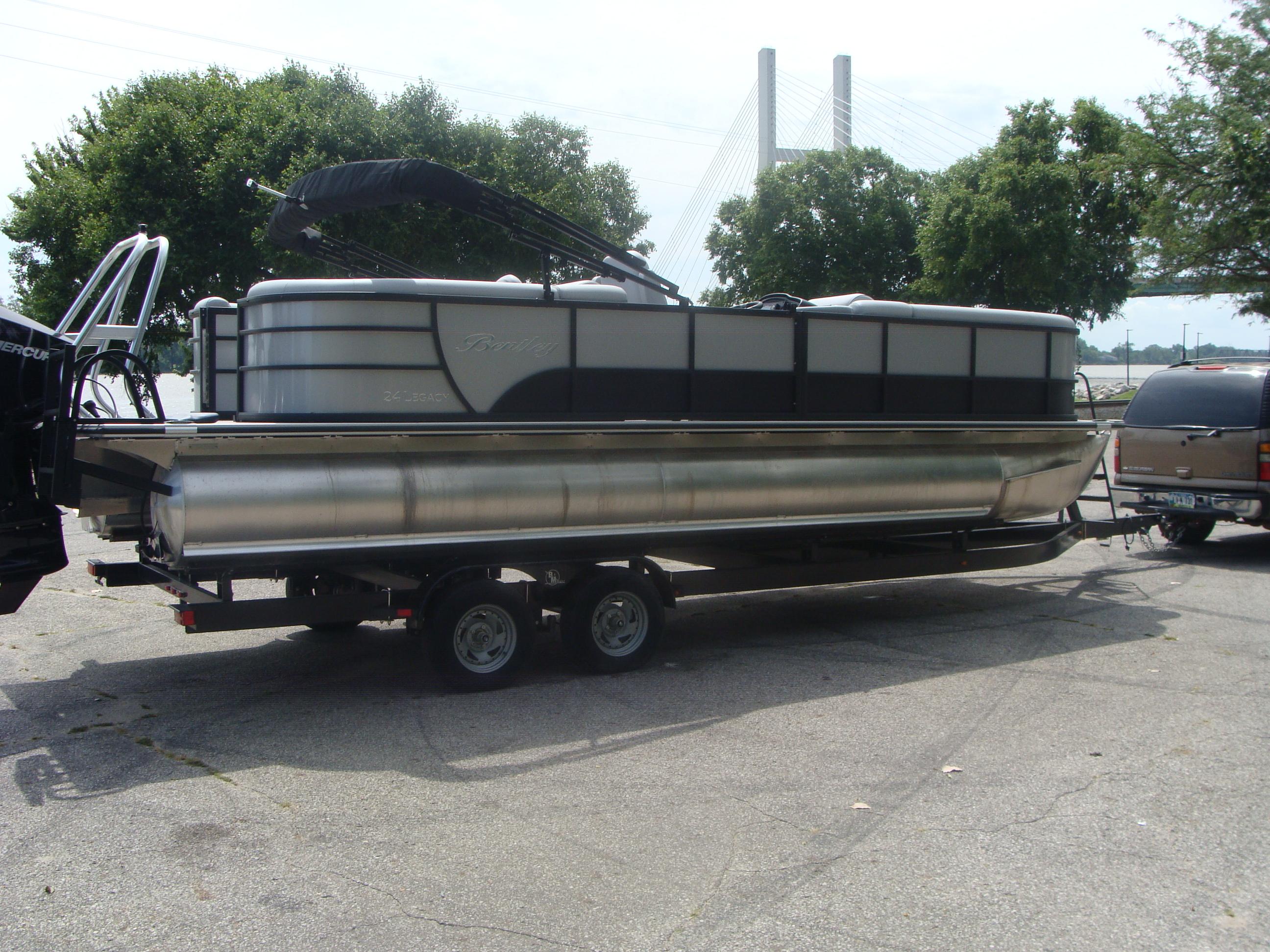 2023 Bentley Pontoons 243 Navigator