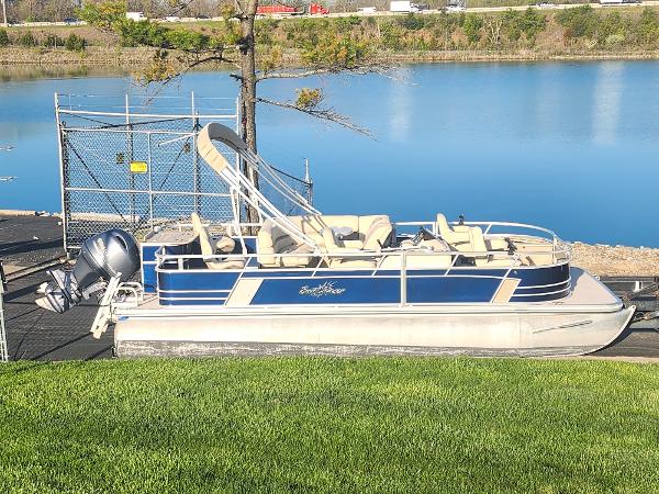2018 SunChaser Geneva Cruise 22 DLX 4.0 Fish