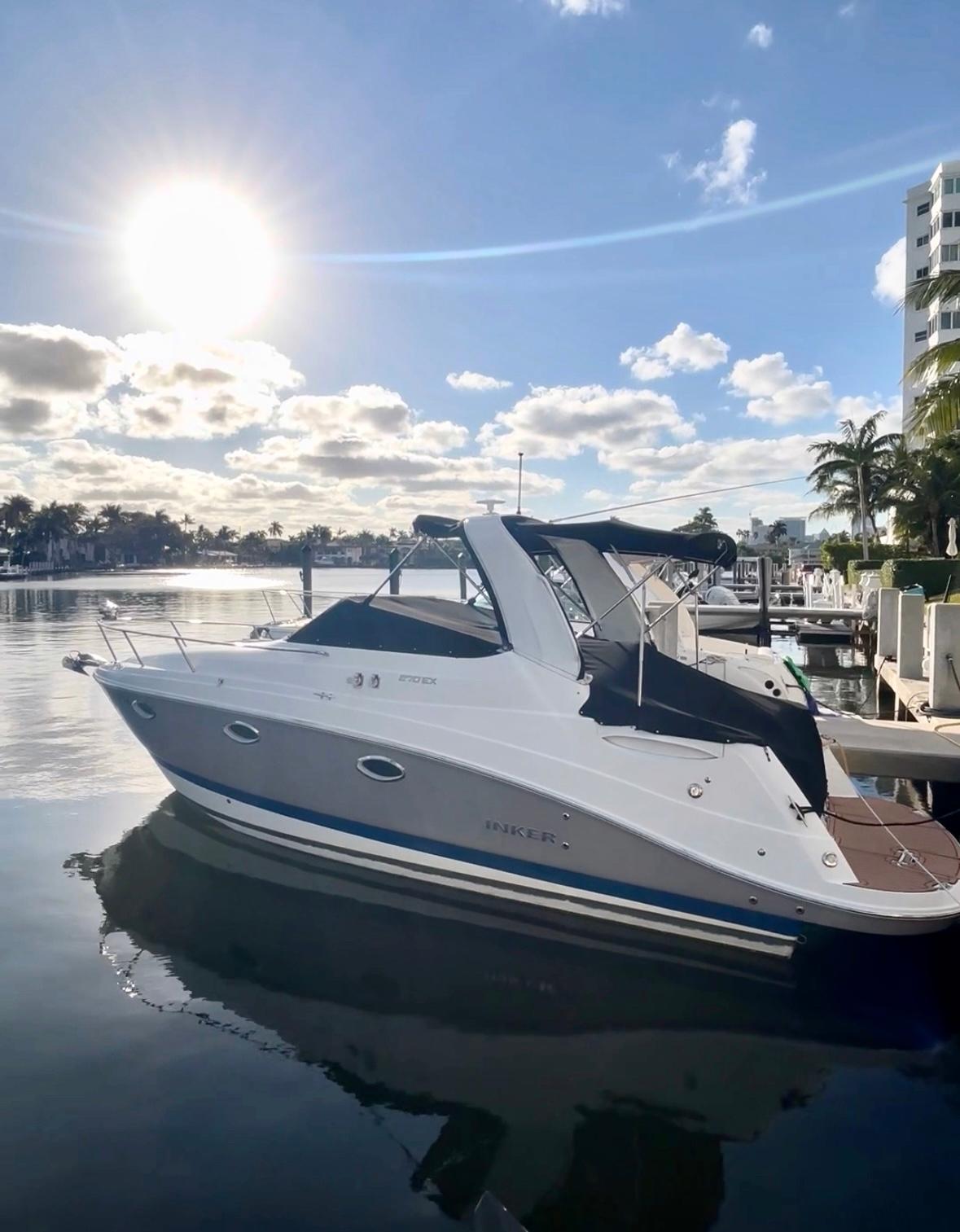 2020 Rinker 270 Express Cruiser