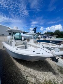 2021 Everglades 253 Center Console