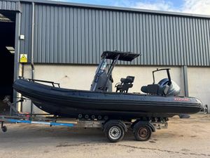 Zodiac Open 6.5 Gulfstream 2023 Zodiac Open 6.5 Gulfstream boat on trailer outside industrial building.
