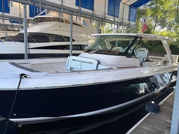 2019 Tiara Sport 38 LS