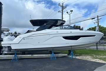2025 Cruisers Yachts 34 GLS OB