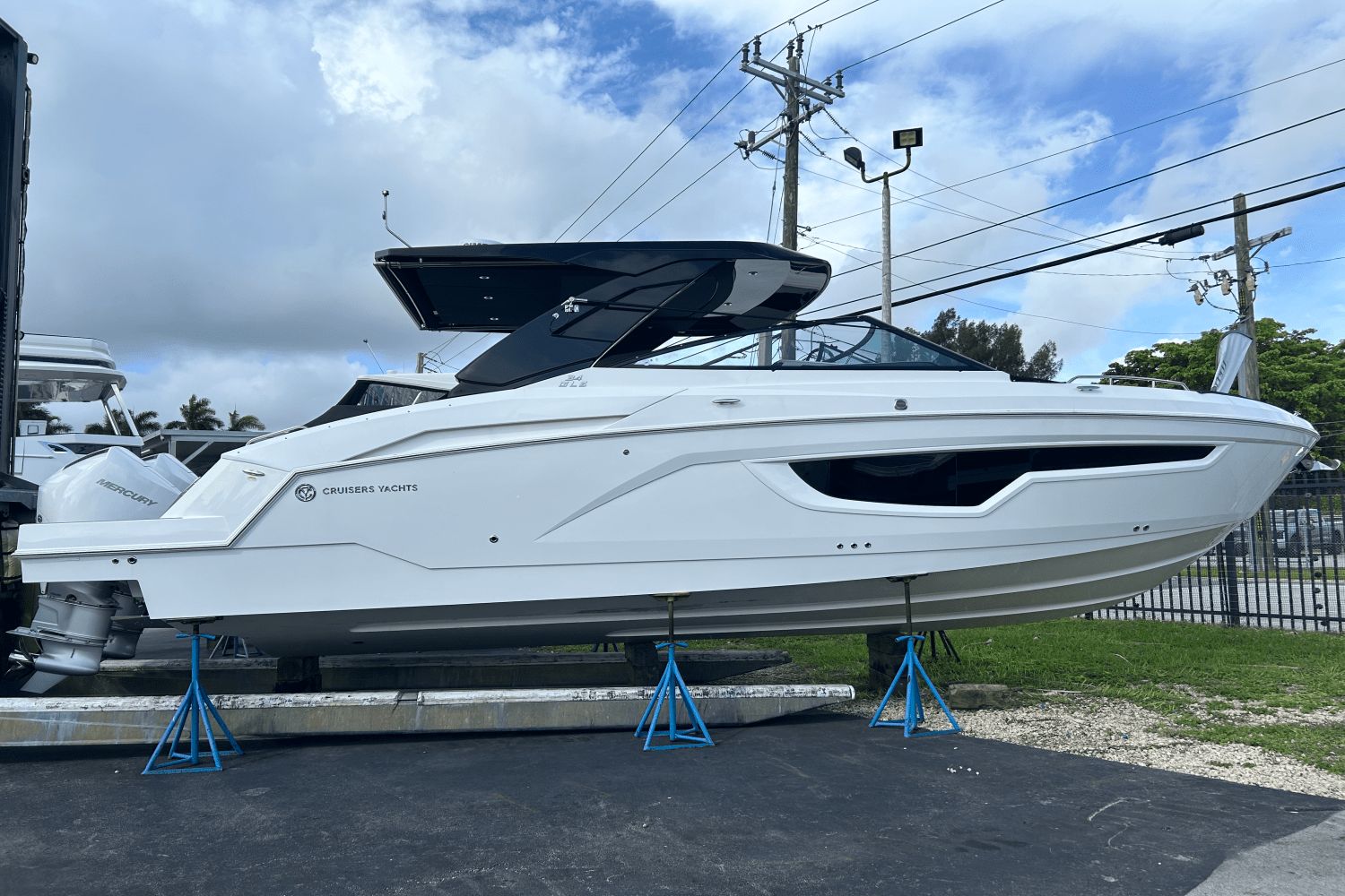 Cruisers Yachts 34 GLS Outboard