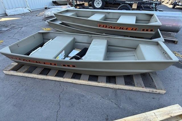 2026 Tracker Grizzly 10 Jon