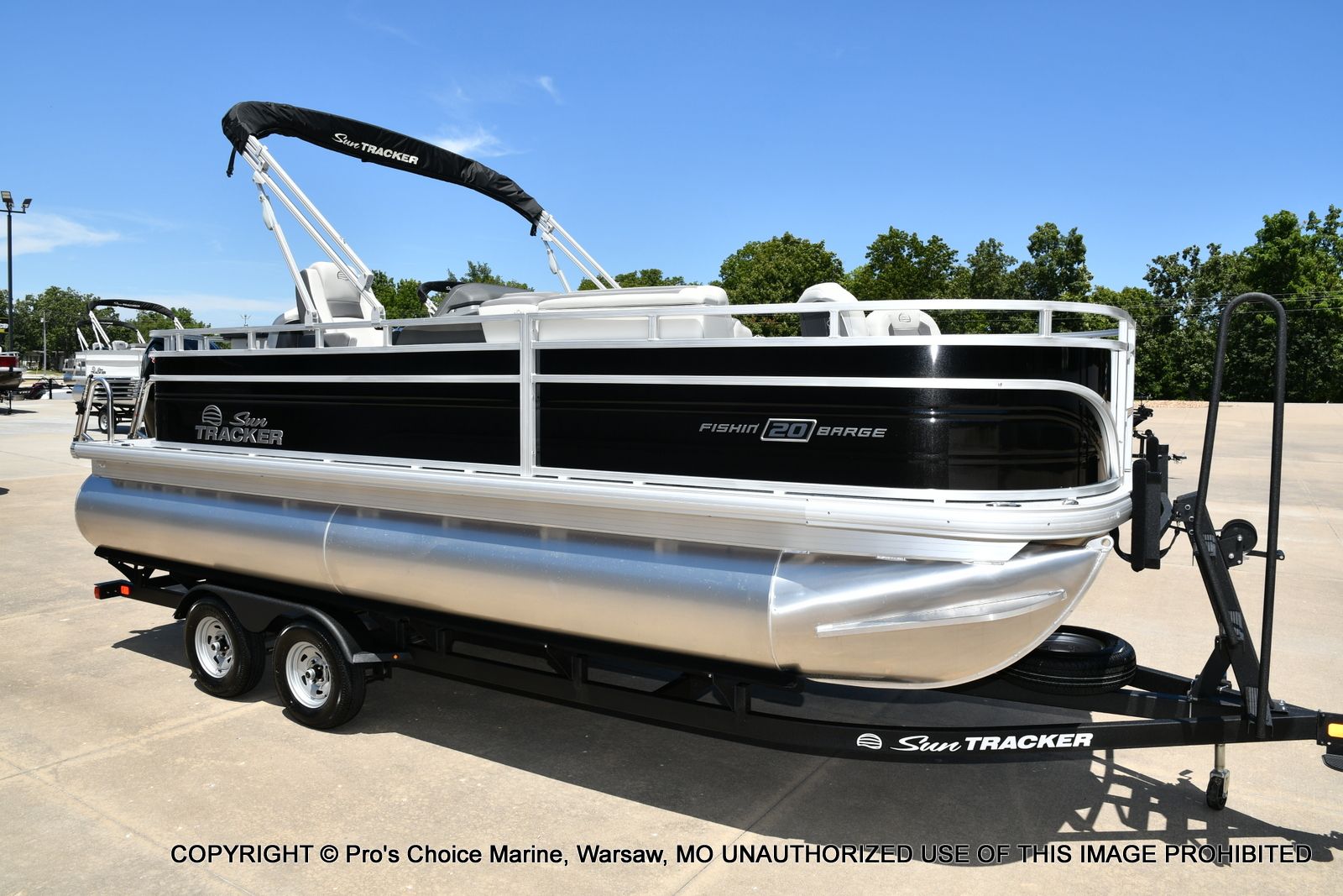 2026 Sun Tracker Fishin' Barge 20 DLX