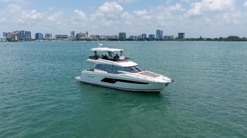 2019 Prestige 520 Flybridge