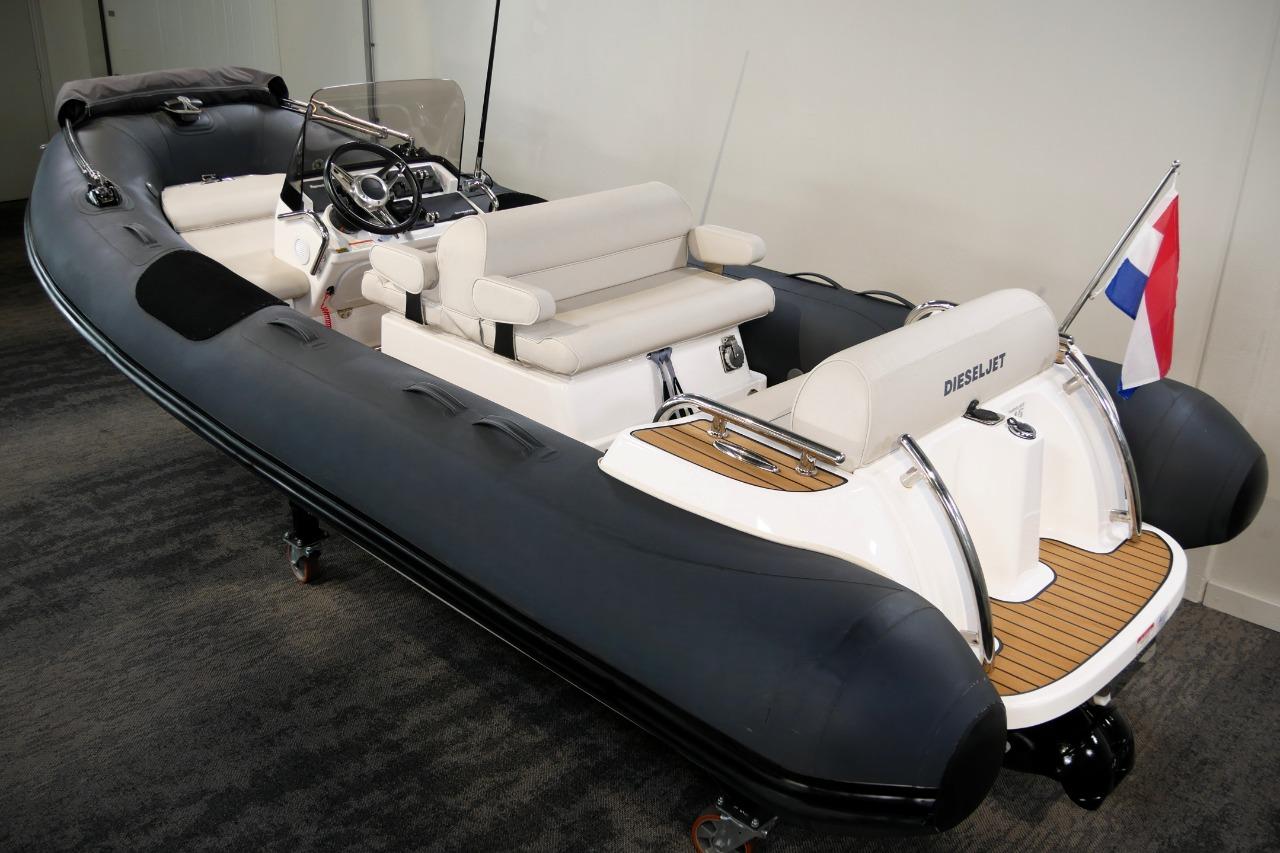 Williams Jet Tenders Dieseljet 445 2017 Williams Jet Tenders Dieseljet 445, luxury inflatable boat with sleek design and comfortable seating.