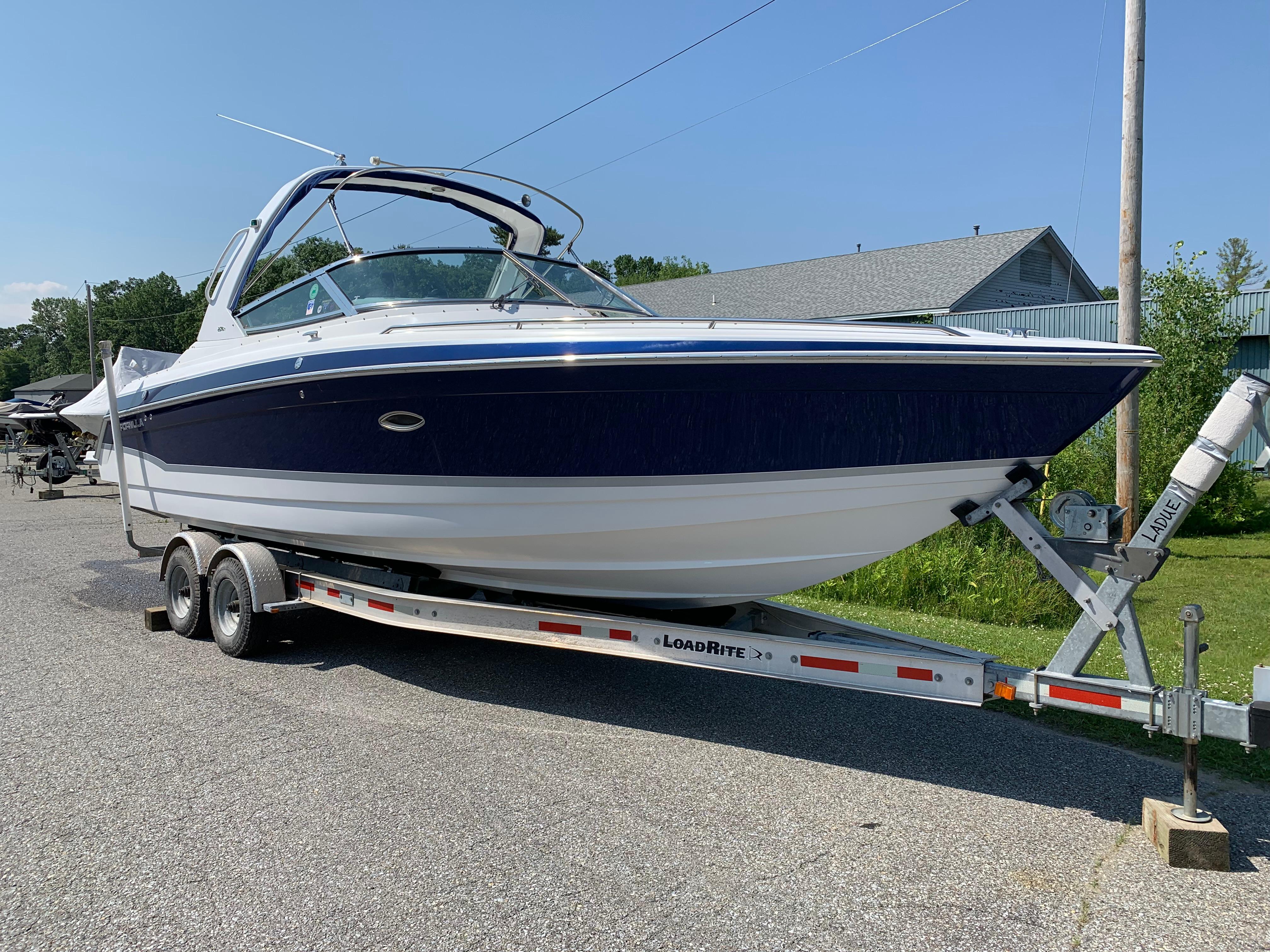 Formula 280 Bowrider 2006 Formula 280 Bowrider boat on trailer, parked outdoors on a sunny day.