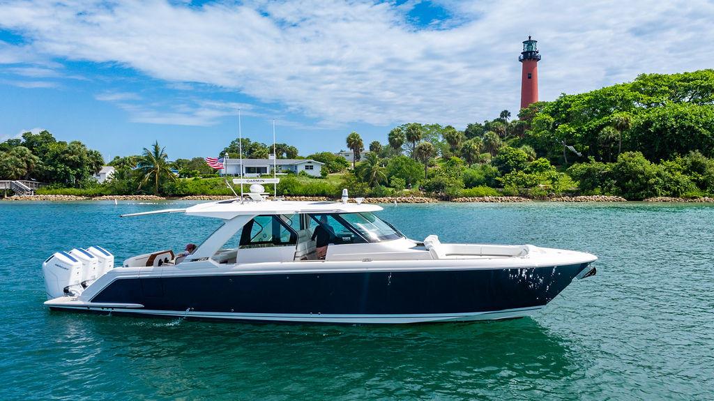 2025 Tiara Yachts 48 LS