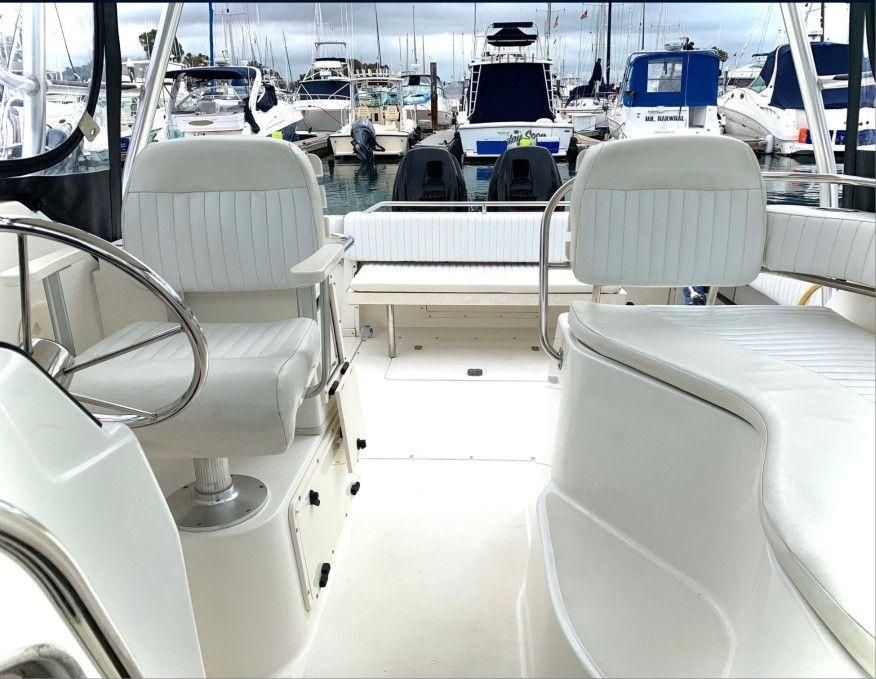 2001 Boston Whaler 28 Conquest