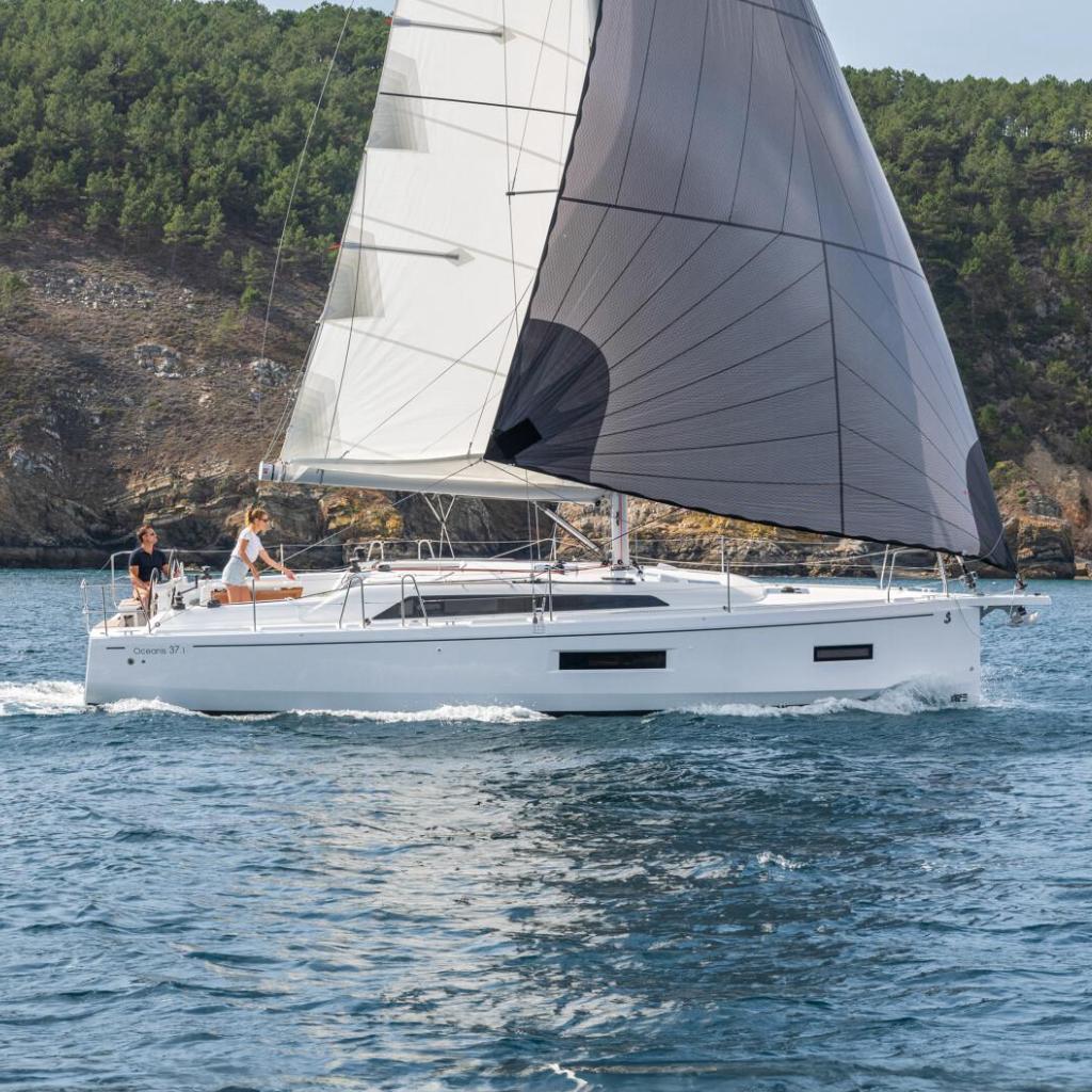 2025 Beneteau Oceanis 37.1