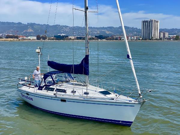 catalina 320 sailboat review