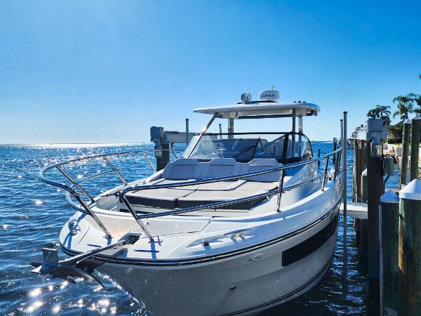 Jeanneau Leader 10.5 WA Series 2 2023 Jeanneau Leader 10.5 WA Series 2 boat docked on sunny day.